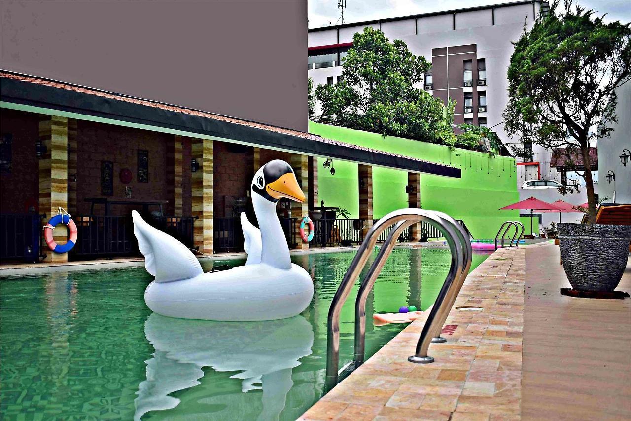 Meotel Purwokerto Exterior foto