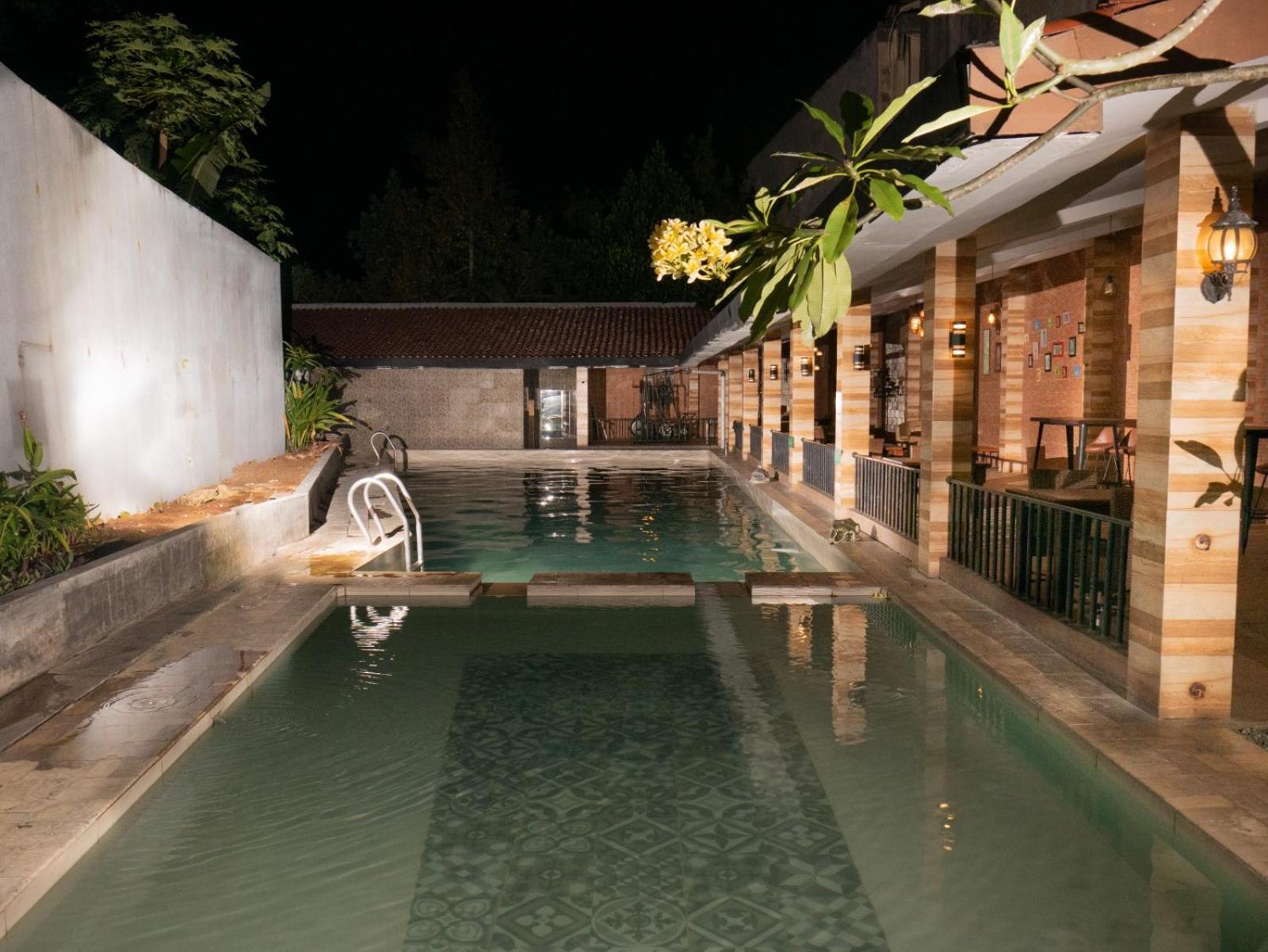 Meotel Purwokerto Exterior foto